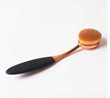 Carica l'immagine nel visualizzatore di Gallery, Oval Brush - New Make-up Brush Kits Colore Random